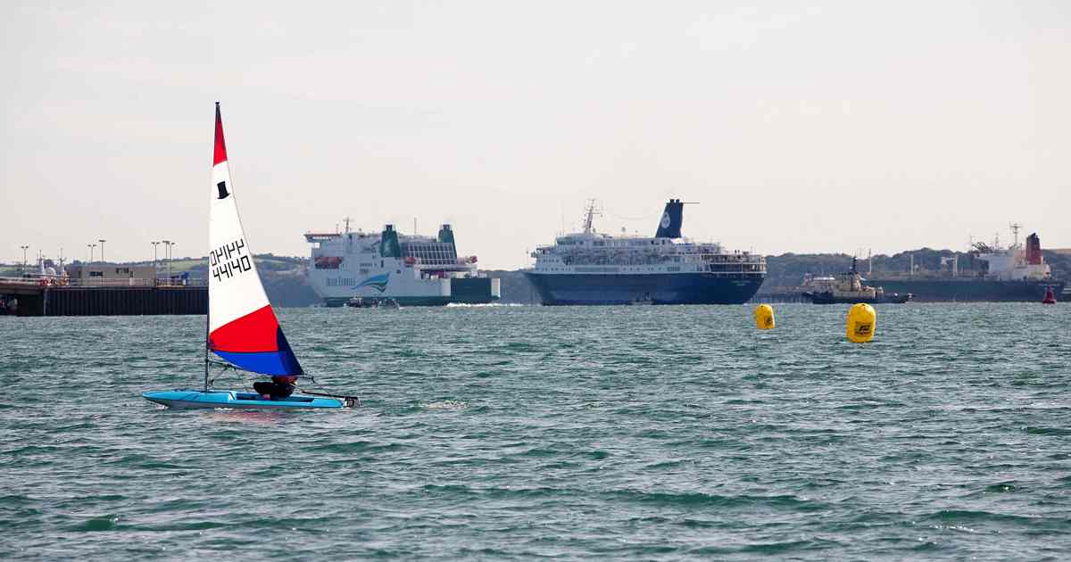 Staying Safe Afloat Visual Signals