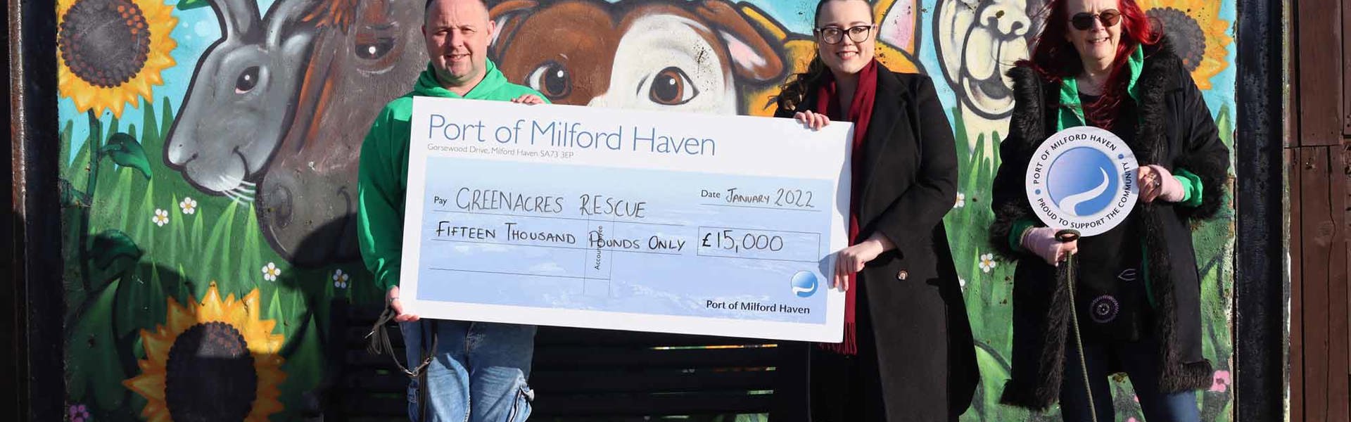 Lauren Williams From The Port (Centre) With Mikey Lawlor And Georgina Pearson From Greenacres Rescue.